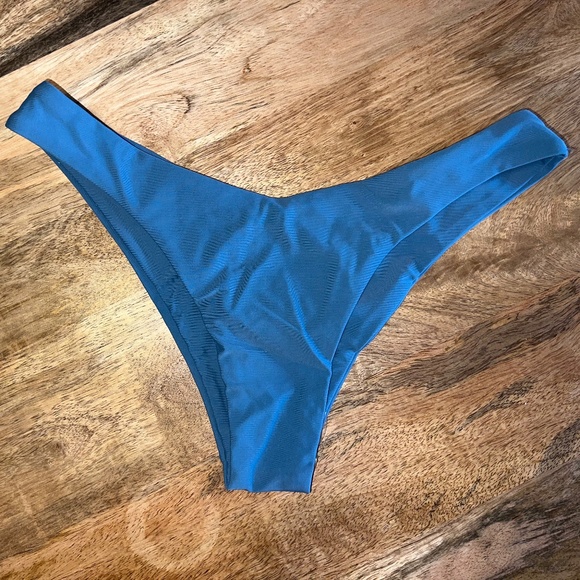 Small Shein bikini - Picture 3 of 6